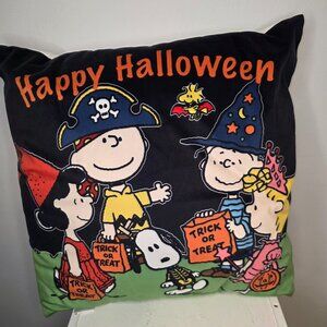 Peanuts Happy Halloween Trick or Treat Snoopy 18" Decorative Throw Pillow  NWOT